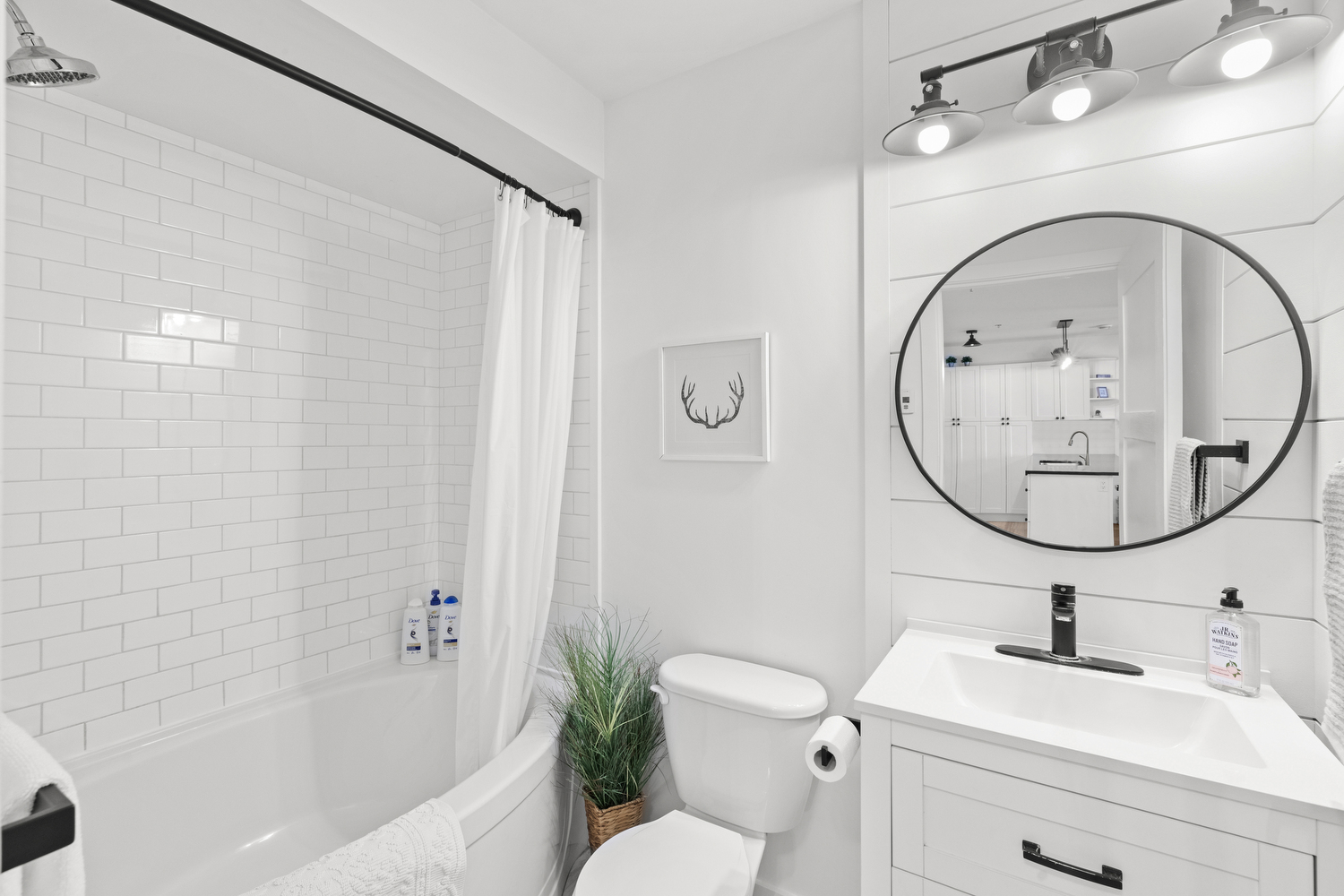 Full Bathroom with Subway Tile Soaking Tub